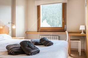 1 chambre, fer et planche à repasser, accès Internet