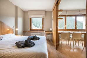 1 chambre, fer et planche à repasser, lit parapluie, Wi-Fi gratuit