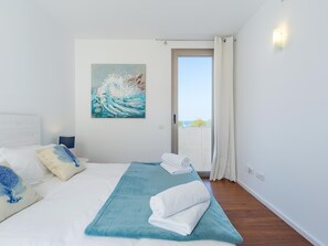 3 bedrooms, iron/ironing board, Internet, bed sheets