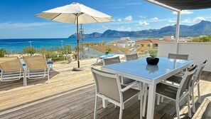 屋外ダイニングエリア