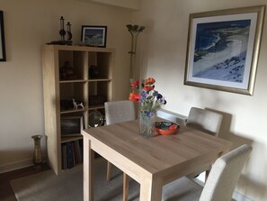 Dining - Bright, modern, 1 bdrm 2nd floor flat with balcony in quiet cul de sac in Leith (Edinburgh)