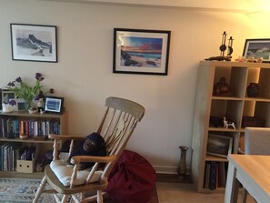 Interior - Bright, modern, 1 bdrm 2nd floor flat with balcony in quiet cul de sac in Leith (Edinburgh)