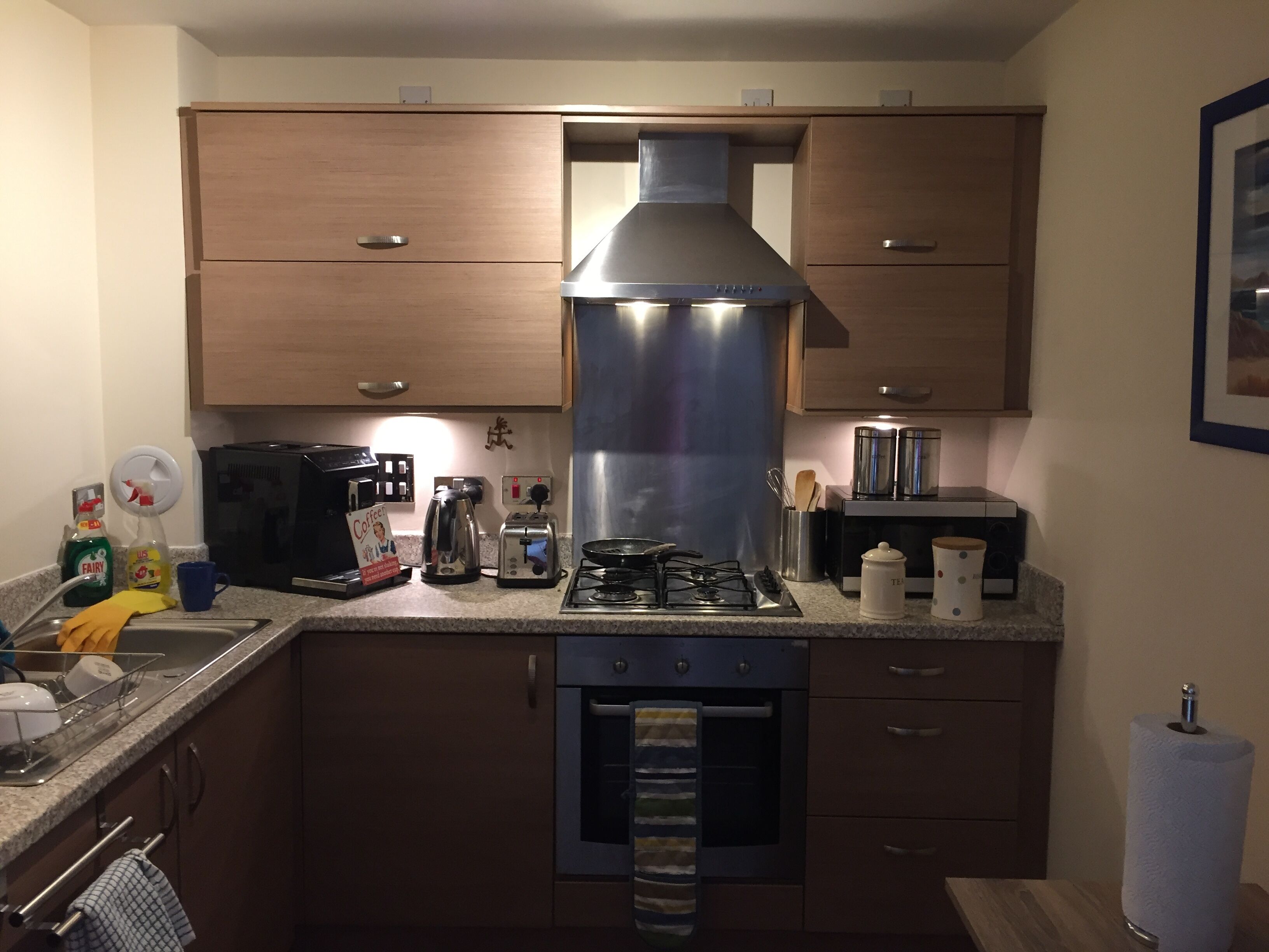 Kühlschrank, Mikrowelle, Ofen, Herdplatte