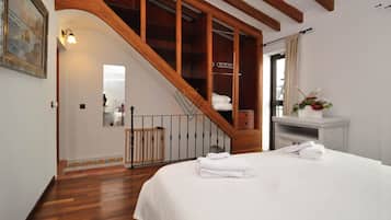 2 slaapkamers, een strijkplank/strijkijzer, internet, beddengoed