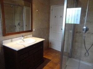 Baignoire, serviettes fournies
