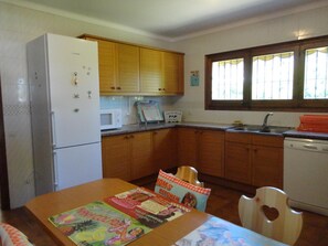 Fridge, microwave, oven, dishwasher - Palenque CostaBravaSi - Pool, BBQ, garden, Golf (Santa Cristina d'Aro)