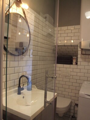 Hair dryer, towels - Stylish village house with roof terrace in the heart of Marseillan (Marseillan)