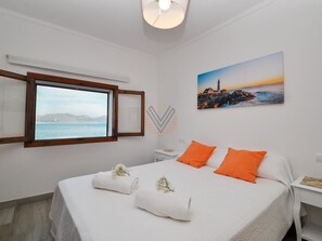 2 bedrooms, iron/ironing board, Internet, bed sheets