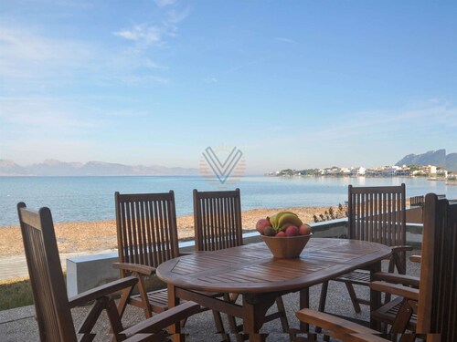 Villa Estiu Marina de Alcudian rannan edessä