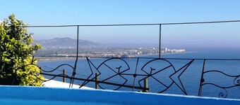 Fantastisch uitzicht op zee, charmante villa, verwarmd zwembad.