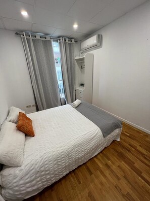 3 bedrooms, soundproofing, iron/ironing board