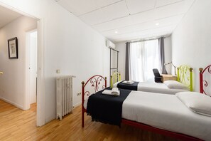 3 bedrooms, soundproofing, iron/ironing board