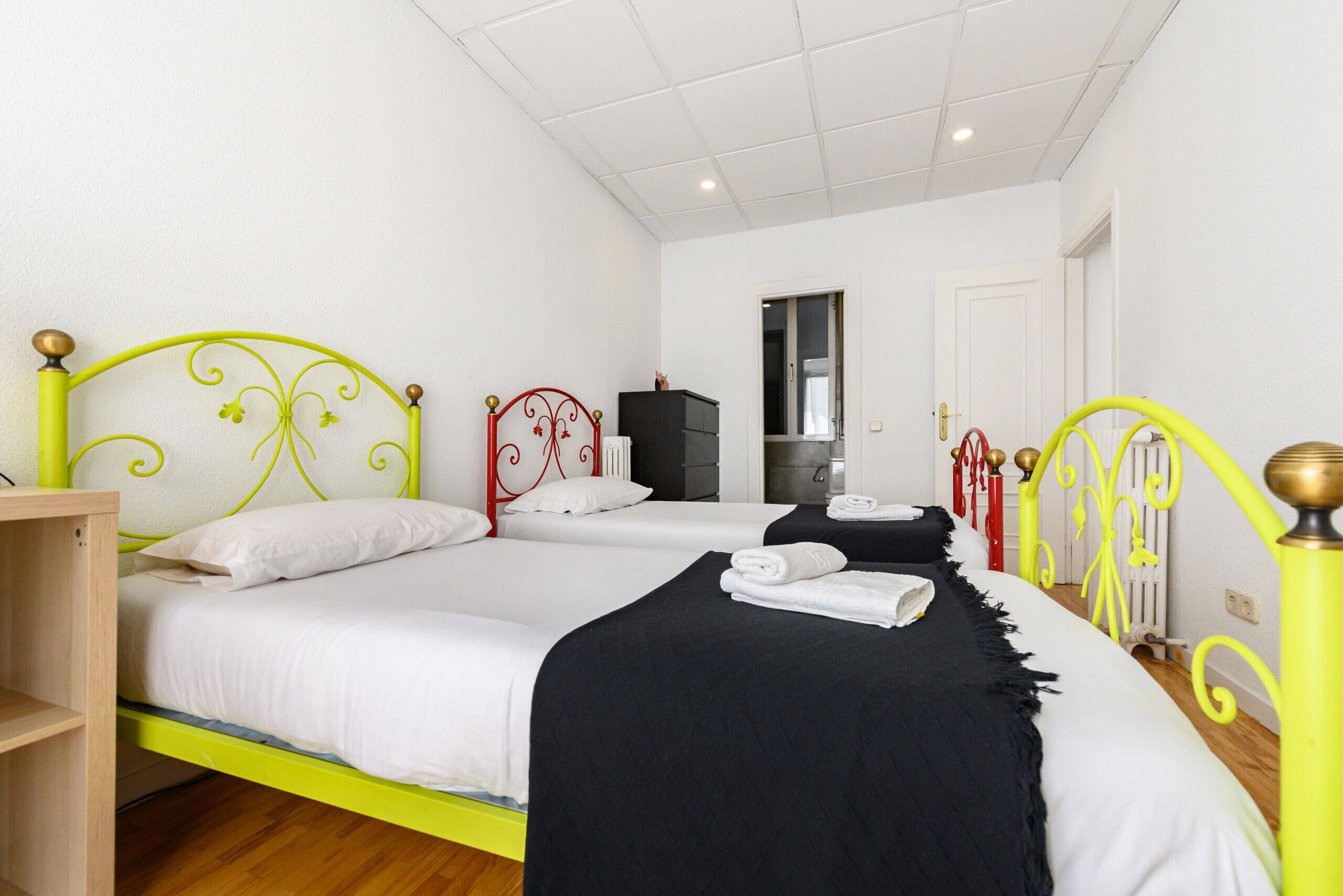 3 bedrooms, soundproofing, iron/ironing board