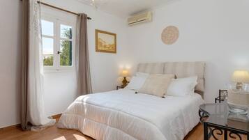 2 bedrooms, in-room safe, iron/ironing board, WiFi