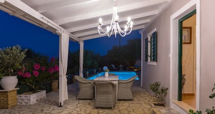 Charmantes Ferienhaus mit privatem Pool und wunderschönem Meerblick!