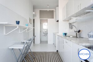 Réfrigérateur, micro-ondes, four, cafetière/bouilloire