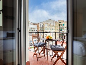 Outdoor dining - Art House Toni 'Consell de Cent & Rocafort' (BARCELONA)