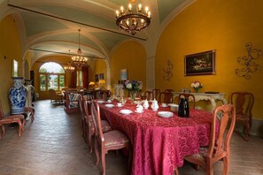 Dining - Casa Matteucci     . (Capannori)