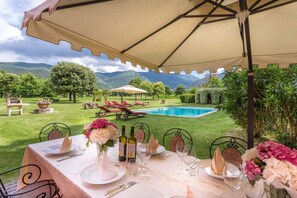 Outdoor dining - CASA MATTEUCCI     . (Capannori)