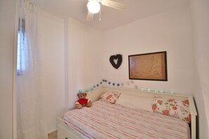 2 chambres, fer et planche à repasser, Wi-Fi gratuit, draps fournis