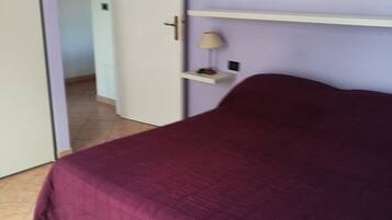 1 chambre, fer et planche Ă repasser, Wi-Fi gratuit, draps fournis