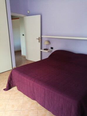 1 chambre, fer et planche à repasser, Wi-Fi gratuit, draps fournis