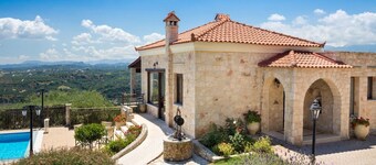 Family Villa Harmony Dreamhill w/ Pool, Children Area, shaded BBQ & Ping Pong