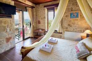 4 chambres, coffres-forts dans les chambres, bureau