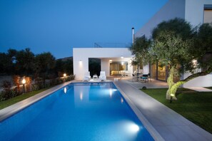 Pool - Gramvousa Villas - Villa Hara, A modern villa with private pool (Karefiliana, Kissamos)
