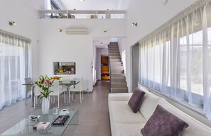 TV, DVD player, books, stereo - Gramvousa Villas - Villa Hara, A modern villa with private pool (Karefiliana, Kissamos)