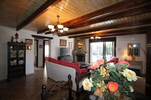 TV, peis og DVD-spiller