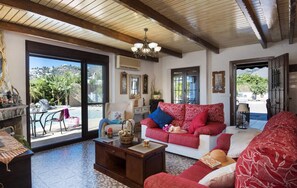 TV, fireplace, DVD player - 1102 Villa Cortijillo (Nerja)