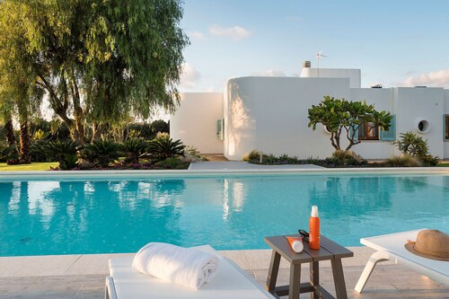 Villa with pool, 450 metres from sea, near Trapani, Sicily - 14 pax