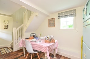 Dining - The Secret Cottage in the centre of historic Kimbolton village, Cambridgeshire (Kimbolton)