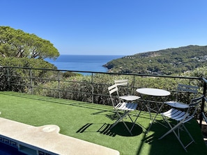 Outdoor dining - Ideal for large families, quiet residential area , Sea views , Pool. (Sa Riera)