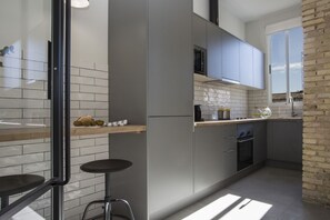 Fridge, microwave, oven, stovetop - Singular Stays Parque Central IX (Valencia)