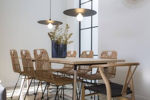 Dining - Singular Stays Parque Central IX (Valencia)