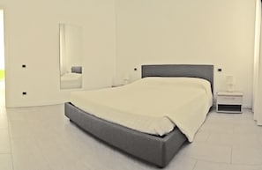 1 bedroom, bed sheets