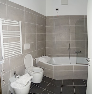 Shower, towels