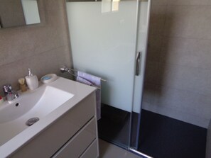 Shower, towels