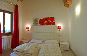 1 bedroom, free WiFi, bed sheets