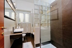 Shower, hair dryer, bidet, towels - St. Peter - Open Space with terrace 50m from the Metro (Roma)