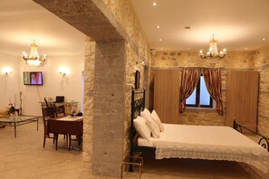 1 bedroom, in-room safe, desk, soundproofing