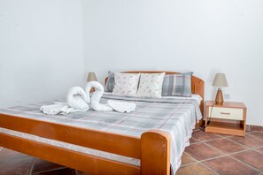 2 bedrooms, iron/ironing board, travel cot, free WiFi