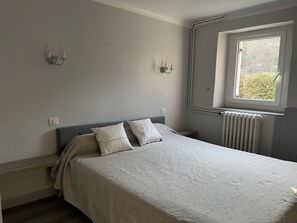 1 makuuhuone, silitysrauta/-lauta, vauvan matkasänky, ilmainen Wi-Fi