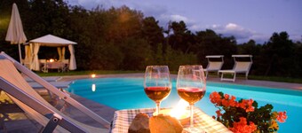 VILLA LIZ, private pool, private hot tub, park fenced,  close to Florence