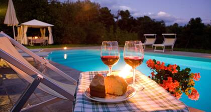 VILLA LIZ, private pool, private hot tub, park fenced, close to Florence