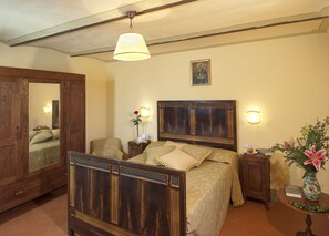 3 bedrooms, desk, iron/ironing board, WiFi