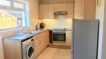 Cottage, 2 Bedrooms | Private kitchen | Microwave, toaster