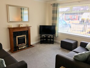 Cottage, 2 Bedrooms | Living room